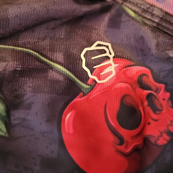 Feedmefightme death by cherry silkies - Picture 2 of 4